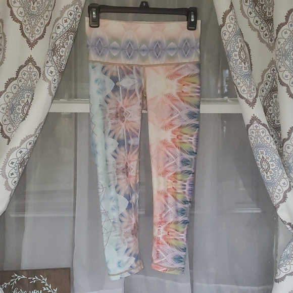 Capri Yoga Leggings - Picture 2 of 5